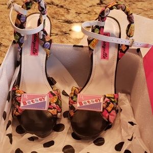 Betseyville Vanecia pumps. Very rare.